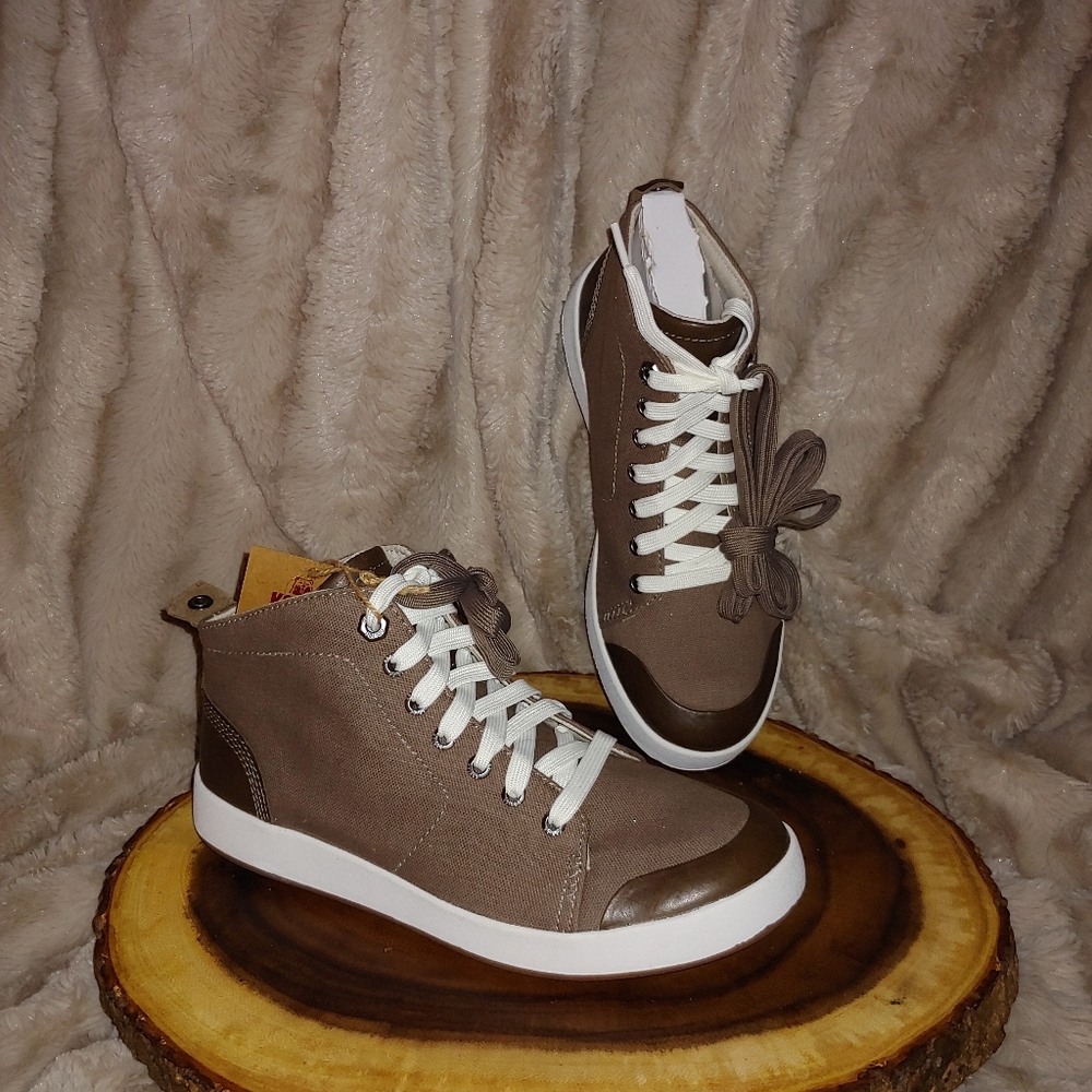 Kodiak Women's size 7 sneaker
